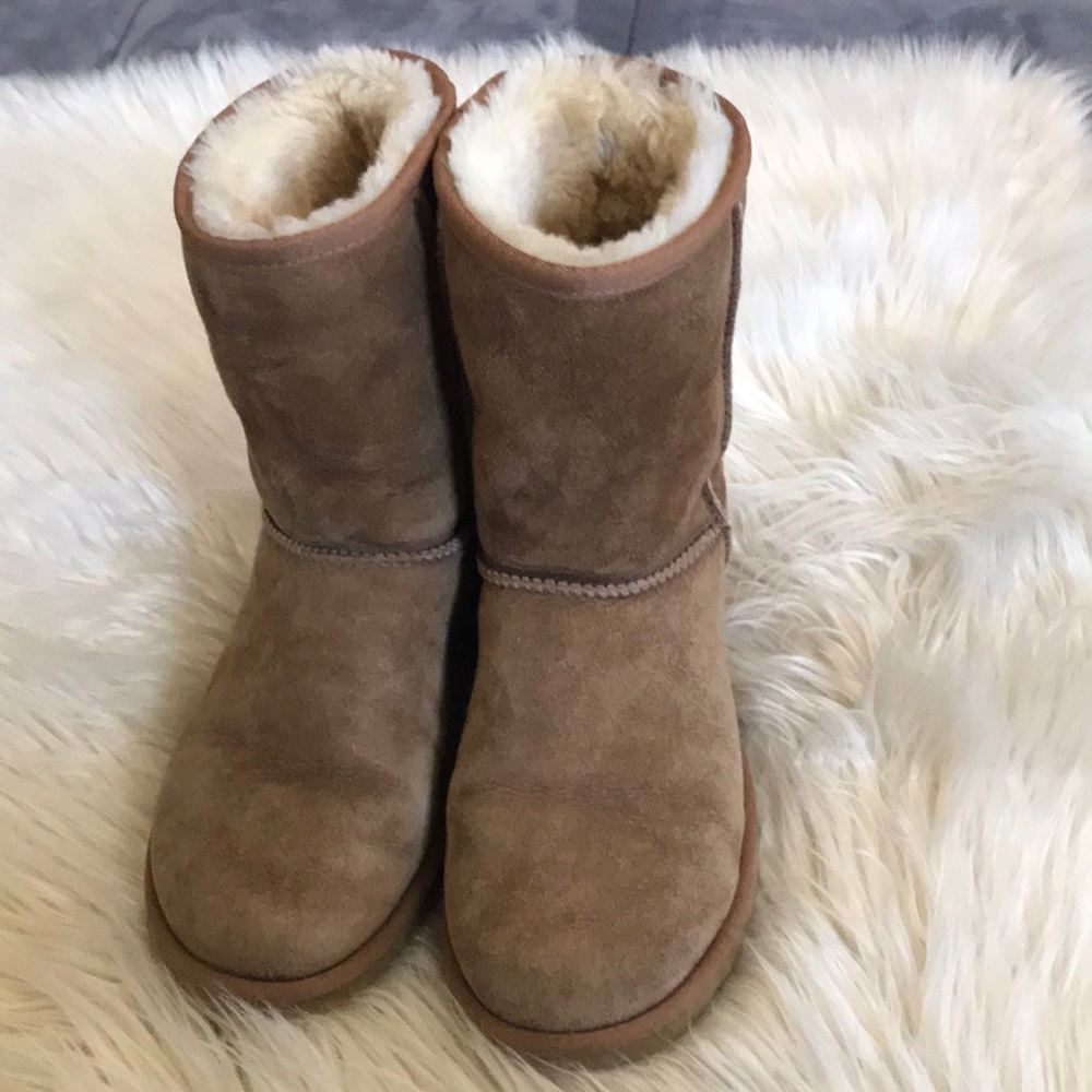 UGG boots - Picture 1 of 8